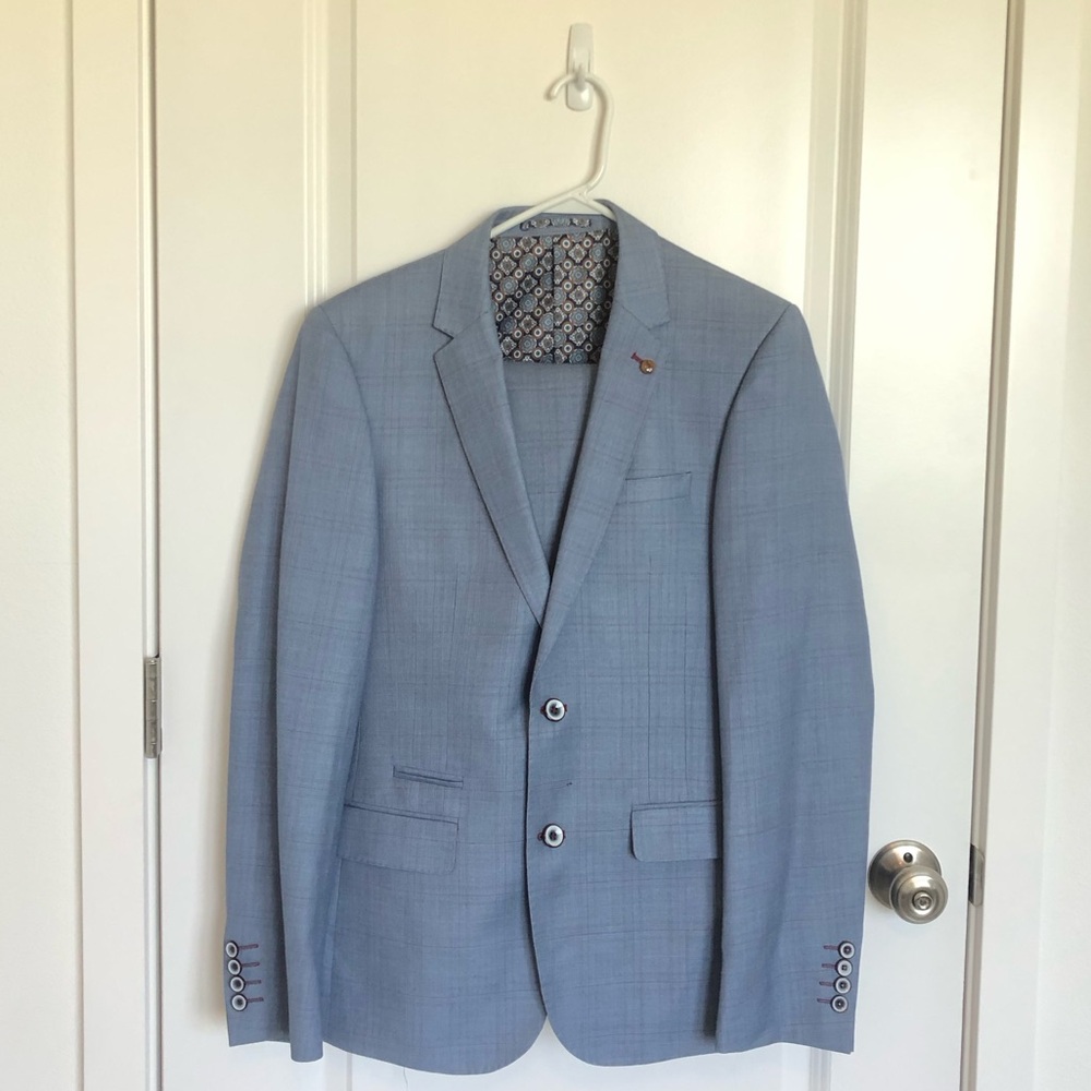6th Sense Light Blue Men's Two-Piece Suit; Top 38R/Bottom 32R